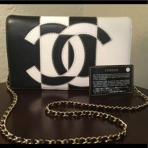 Chanel Black and White WOC !